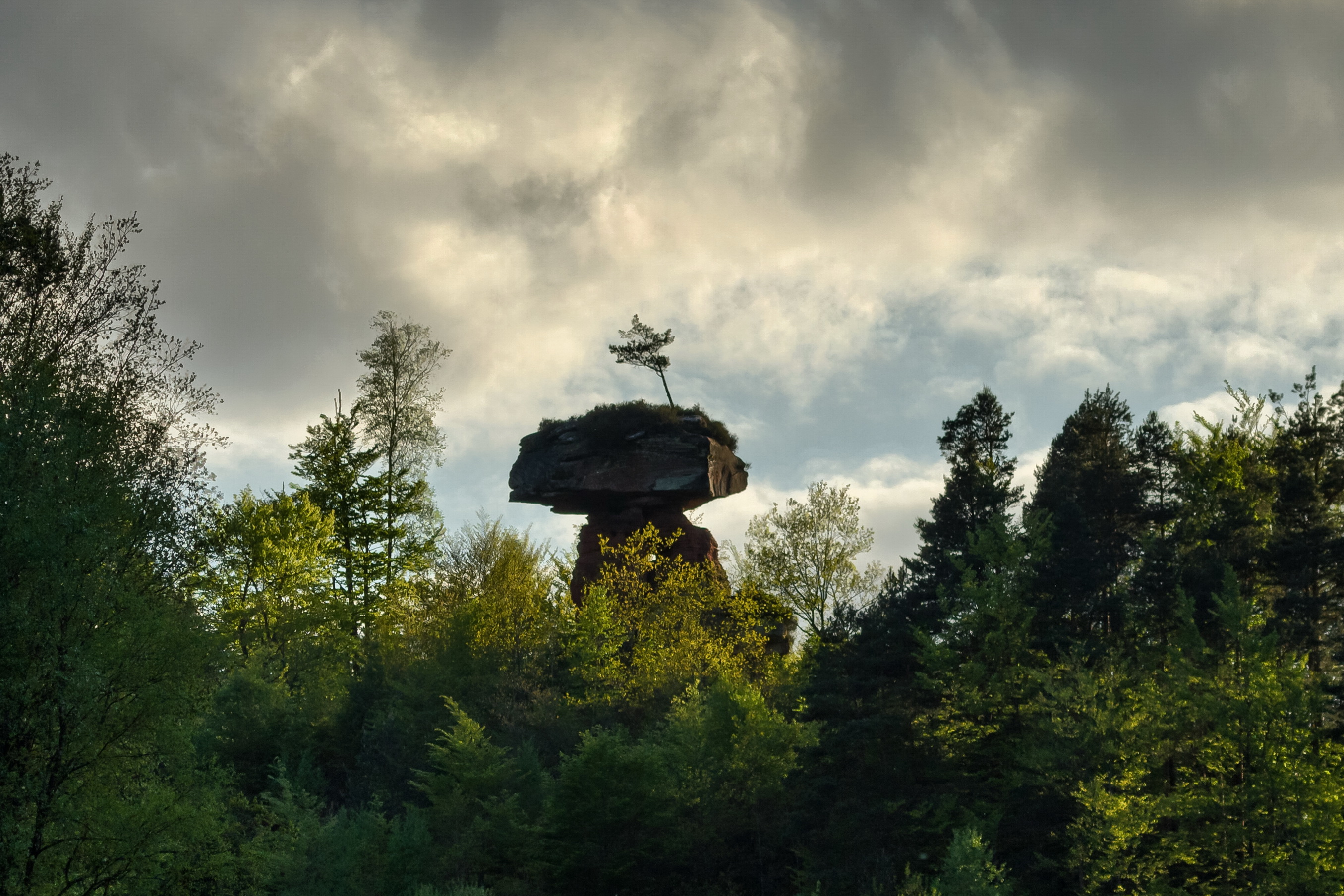 Blick auf das Felsmonument Teufelstisch